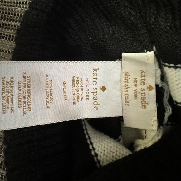 Girls (Age 2-5) Kate Spade hat and mitts - Picture 2 of 2